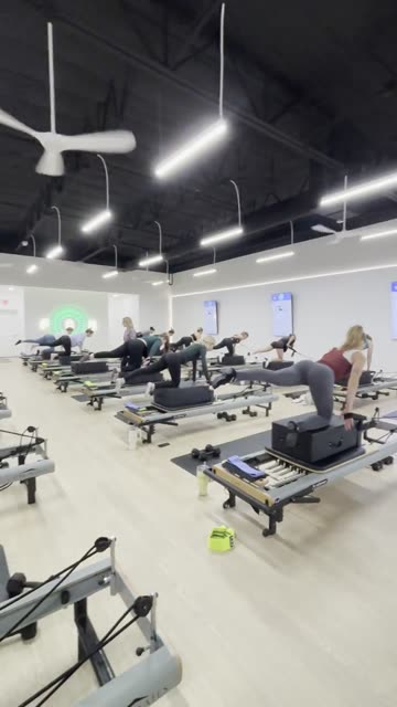A full reformer class in the FS8 Chandler studio